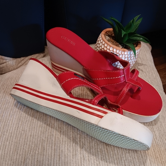 GUESS Women’s Strappy Platform Leather Wedge Red Sandals sz 8.5 Semi New - Picture 2 of 5